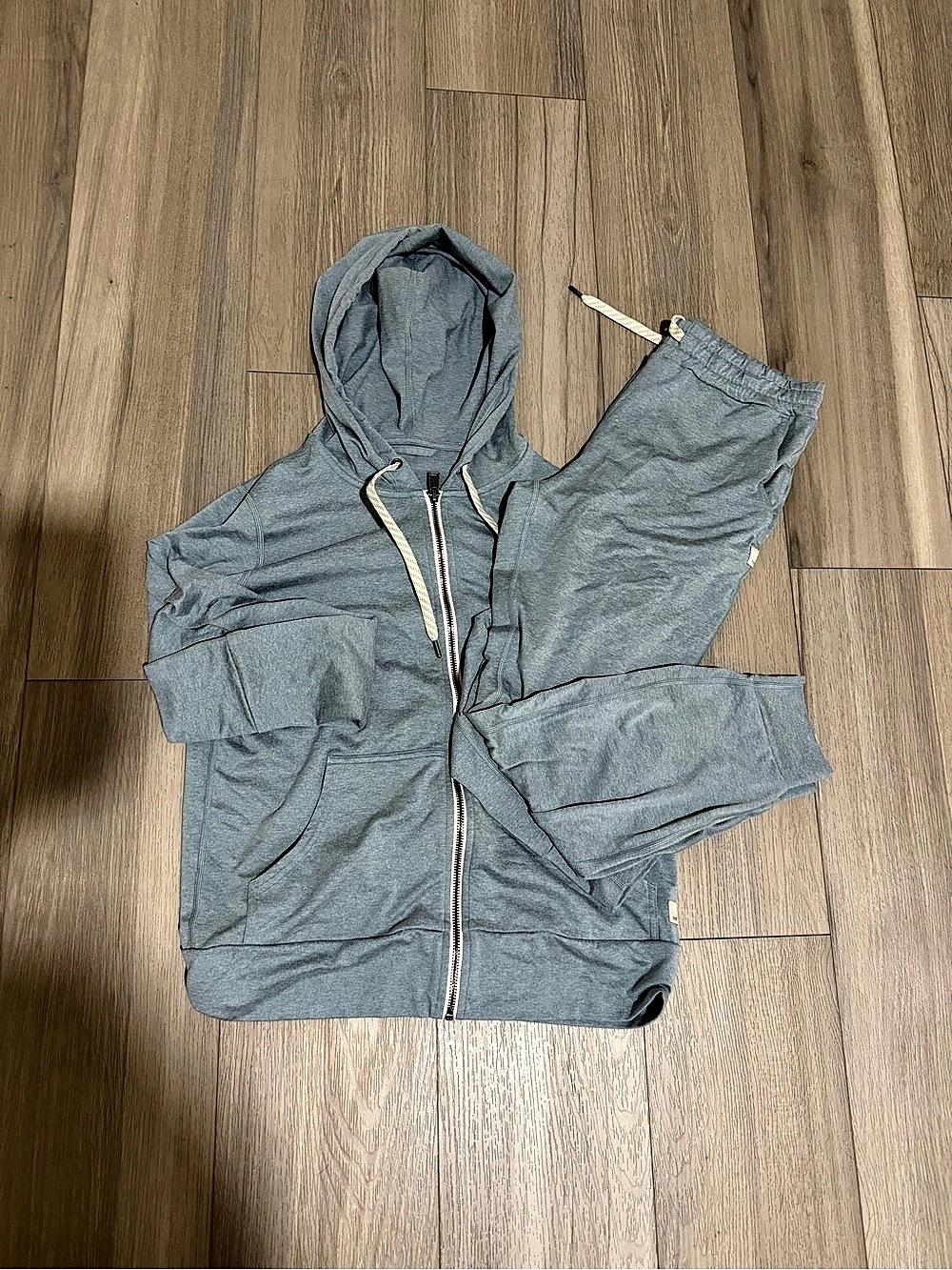 Vuori Halo Performance Full Zip Hoodie and Jogger Matching Set Blue size xs